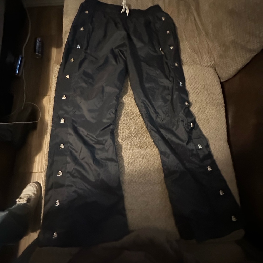 selling the iteam beca i spent to kuch money and i dont wear them enough
